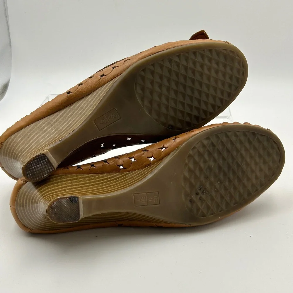 AEROSOLES what by
